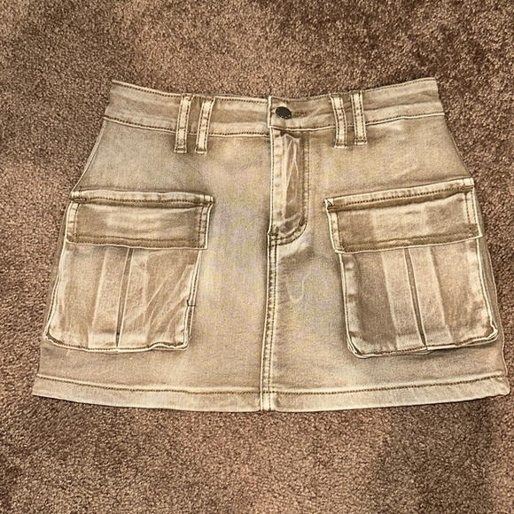 Cargo Style Mini Skirt - Picture 1 of 2